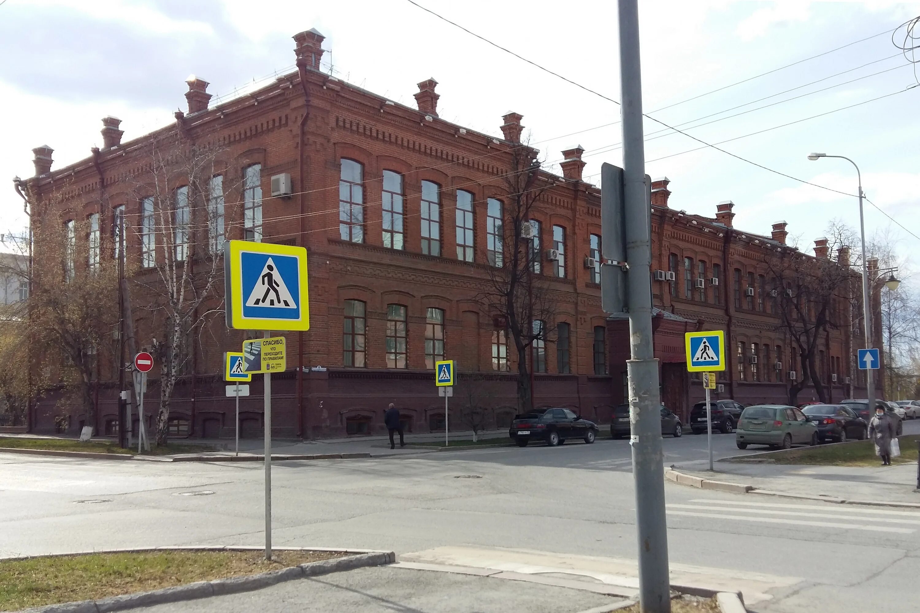 2 июня тюмень. Женская гимназия Тюмень. Женская гимназия Тюмень 19 век. Женская гимназия Володарского 6 Тюмень. Марьинская женская гимназия Тюмень.