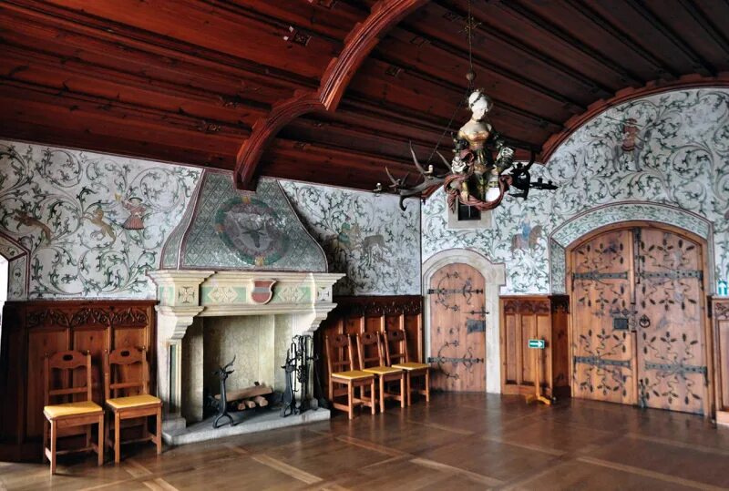 Охотничий зал. Замок боузов чехия. замок боузов чехия интерьер. bouzov castle интерьер. охотничий зал в замке леднице.