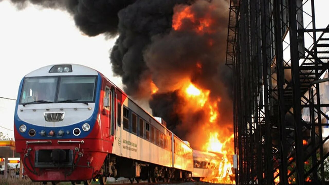 Пожары взрывы на транспорте. Аварии и катастрофы на Железнодорожном транспорте. Горящий поезд.