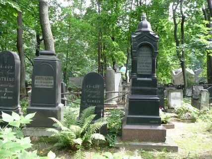 Фото живых на кладбище