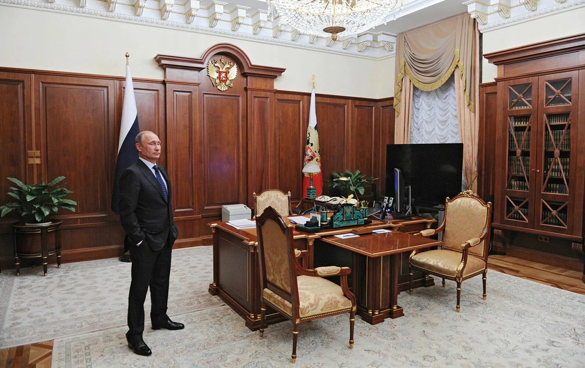 Формально президентская. Формально президентская. Георгиевски зал большой кремлёвский дворец. Георгиевский зал большого кремлёвского дворца инаугурация. Символы президентской власти.