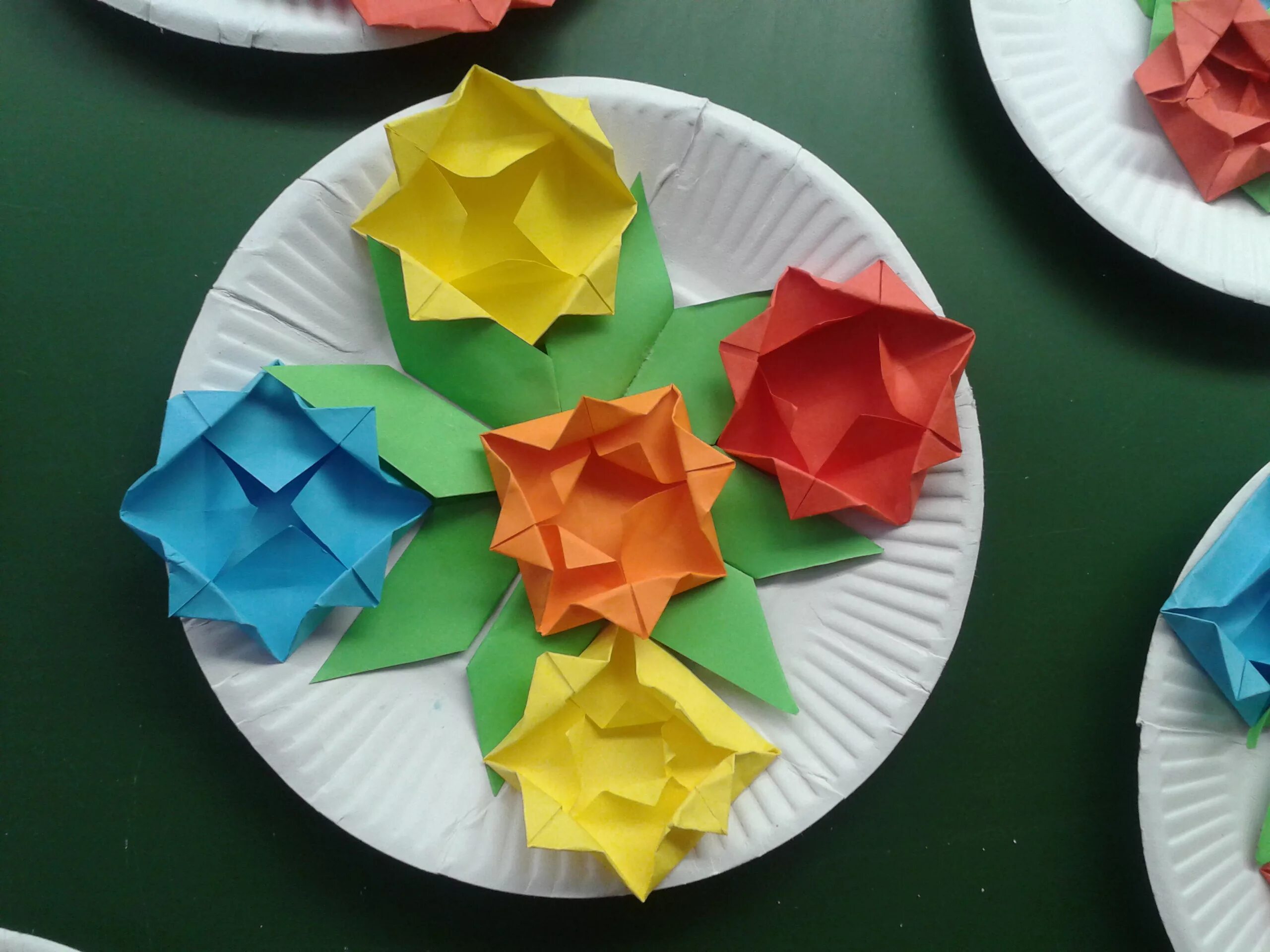 Оригами. Поделки оригами. Оригами для дошкольников. Композиция из оригами для детей. Оригами для детей в детском саду