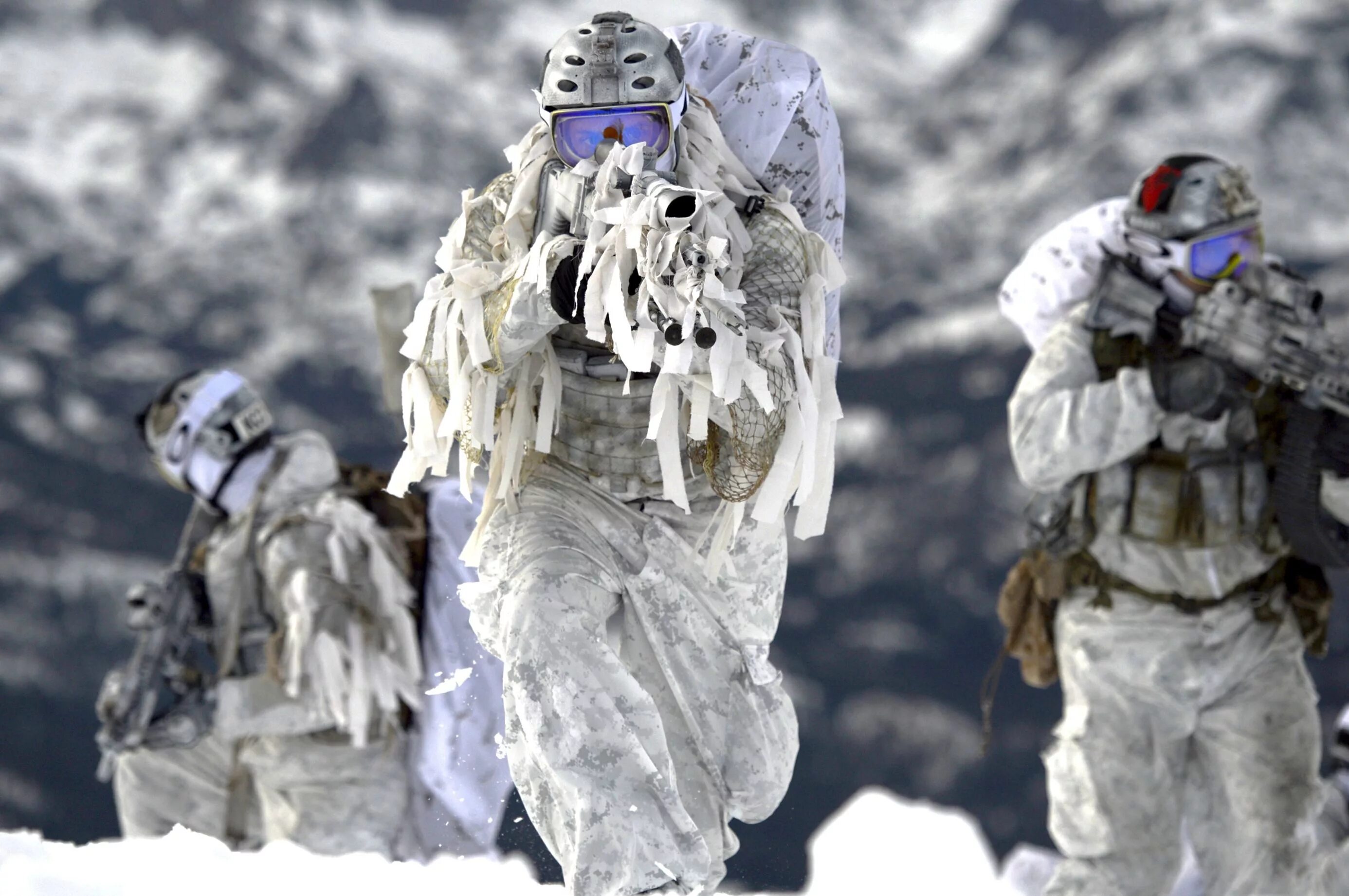 Forces winter. Солдаты Арктика маскхалат. Us Navy Seals экипировка. ССО РФ экипировка зимняя. Зимний камуфляж НАТО.