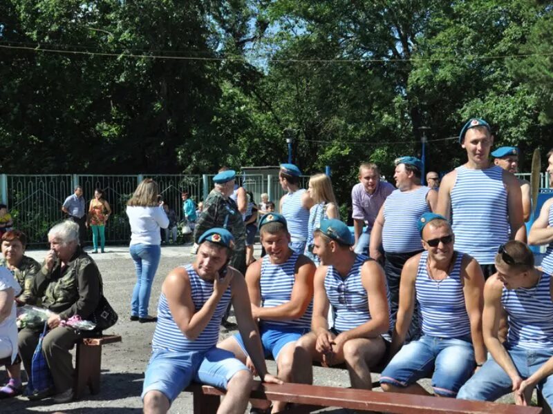 Десантники Аткарска. ВДВ Саратовская область. Праздник ВДВ Петровск Саратовской области 2023 год. Концерт, посвященный Дню ВДВ В центре культуры Балашов. Новости аткарска саратовской