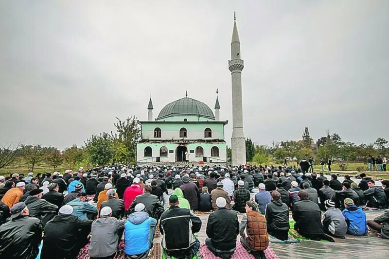 Курбан узбекистан. Курбан байрам крымские татары. Мечеть в Евпатории с байрам. Крымские мусульмане.