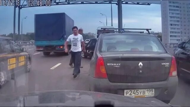 Месть за неправильную парковку. Автохамы как с ними бороться?. Машина с хавками машина с хамками. Машина возле двора. Как наказать хама.