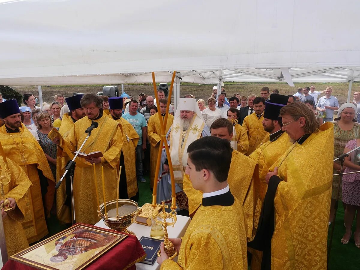 Воскресный район. Храм Артемия Михайловск. Парк Михайловск храм Артемия. Храм Михайловск Ставропольский край. Храм гармонии.