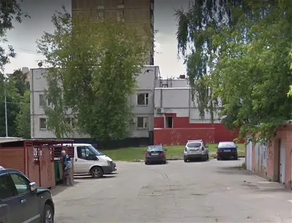Сотрудники ГБУ "Жилищник ЗелАО" отремонтировали пешеходную дорожку у корпуса 145