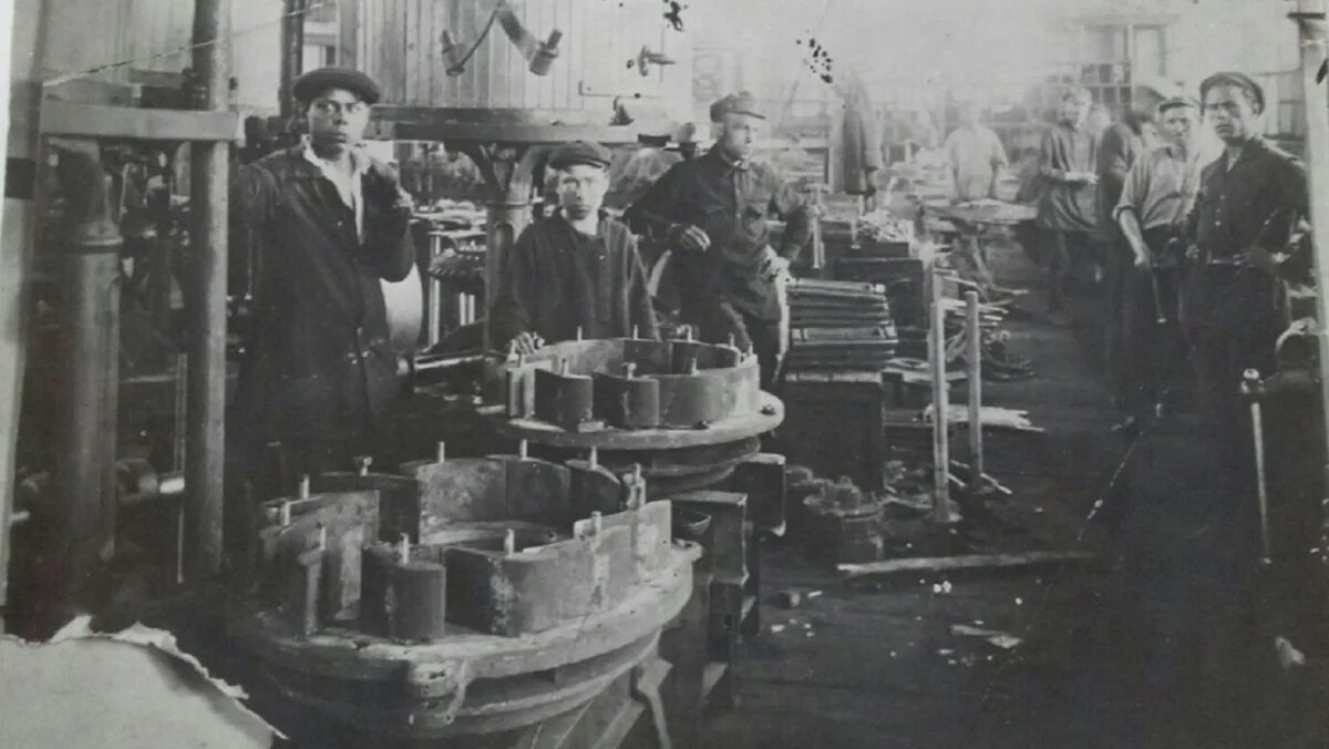 Учебник по промышленной электронике. Химический завод ссср. Сталелитейный завод америка 19 век. Минский тракторный завод в ссср. Заводы ссср в 30-е годы.