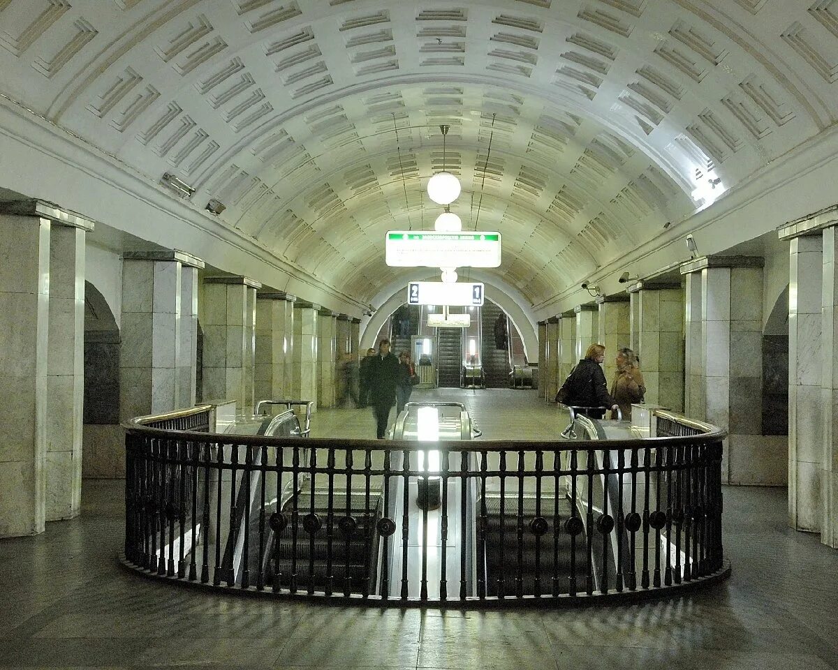 Переход с охотного на театральную. Московский метрополитен Охотный ряд. Станция Охотный ряд. Станция метро Охотный ряд. Охотничий ряд метро.