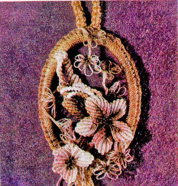 Цветы в технике макраме. Цветы макраме. Панно макраме. Кулон макраме. Панно цветы макраме.