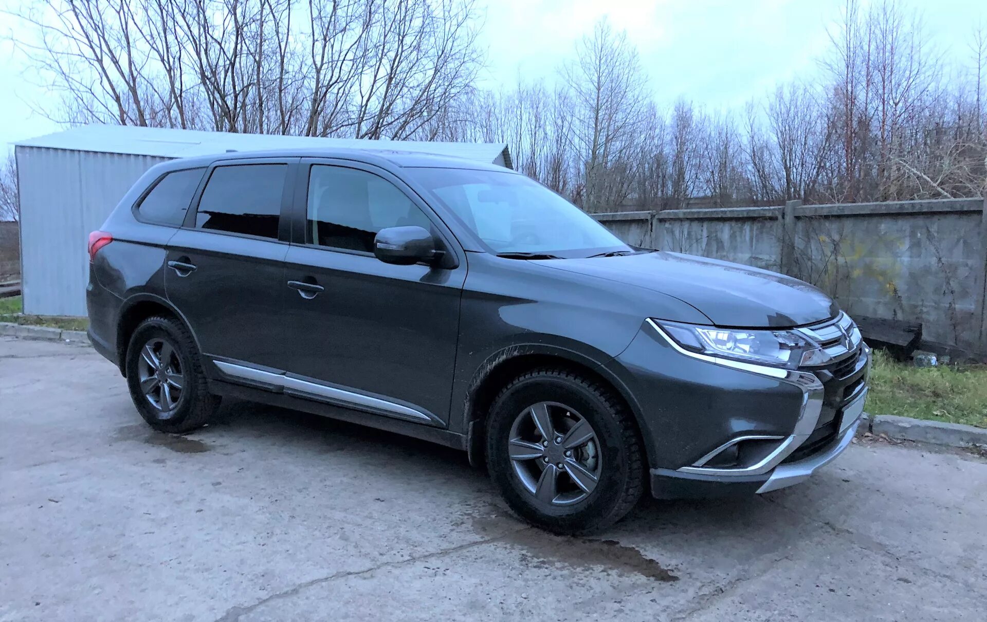 Мицубиси аутлендер колеса. Mitsubishi Outlander r16. Митсубиси Аутлендер r16. R16 Мицубиси Аутлендер. Outlander 3 r16.