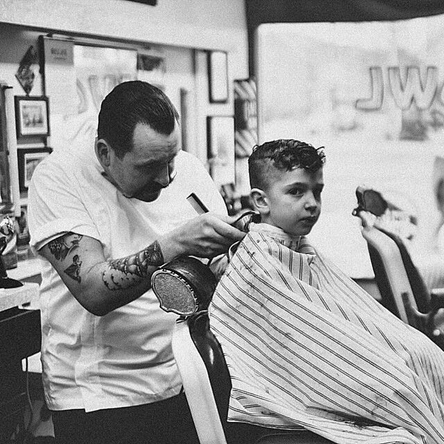 Тайга барбершоп красноярск. Алимов марат барбер. Barber's перевод. Джеймс дэвид барбер. Ахмад латифов барбер.