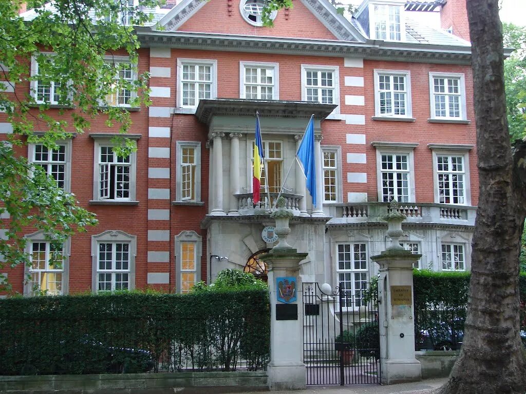 Посольство россии в румынии. Посольство Румынии. Посольство Румынии в Москве. Румынское посольство в Лондоне.