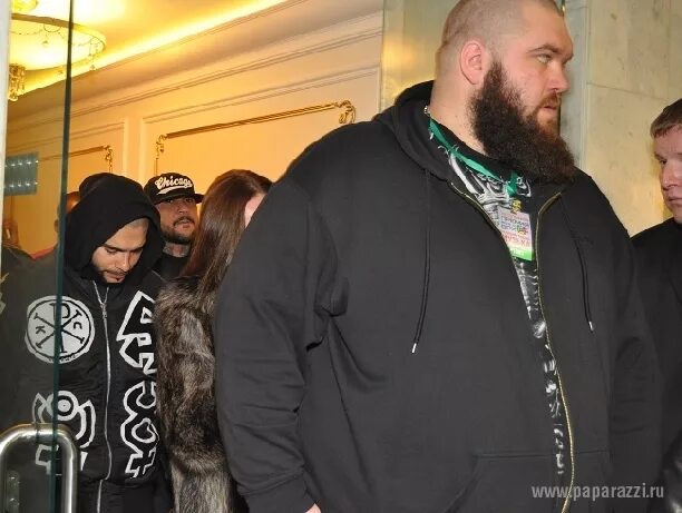 Охрана тимати два брата. Охрана тимати. телохранители тимати. охранники тимати.