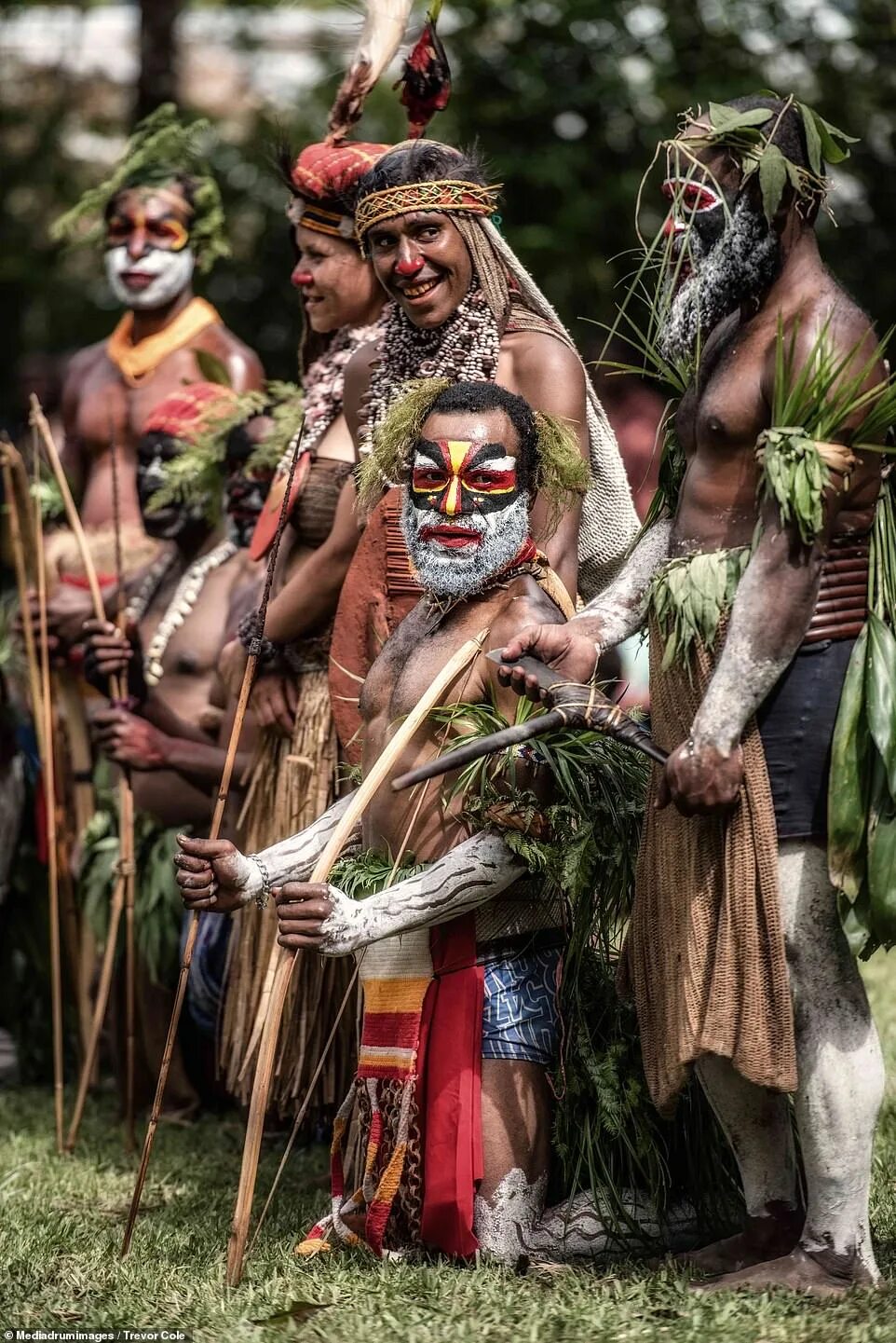 Папуа — новая Гвинея. Папуа новая Гвинея Папуасы. Папуасы новой Гвинеи. Народы новой гвинеи