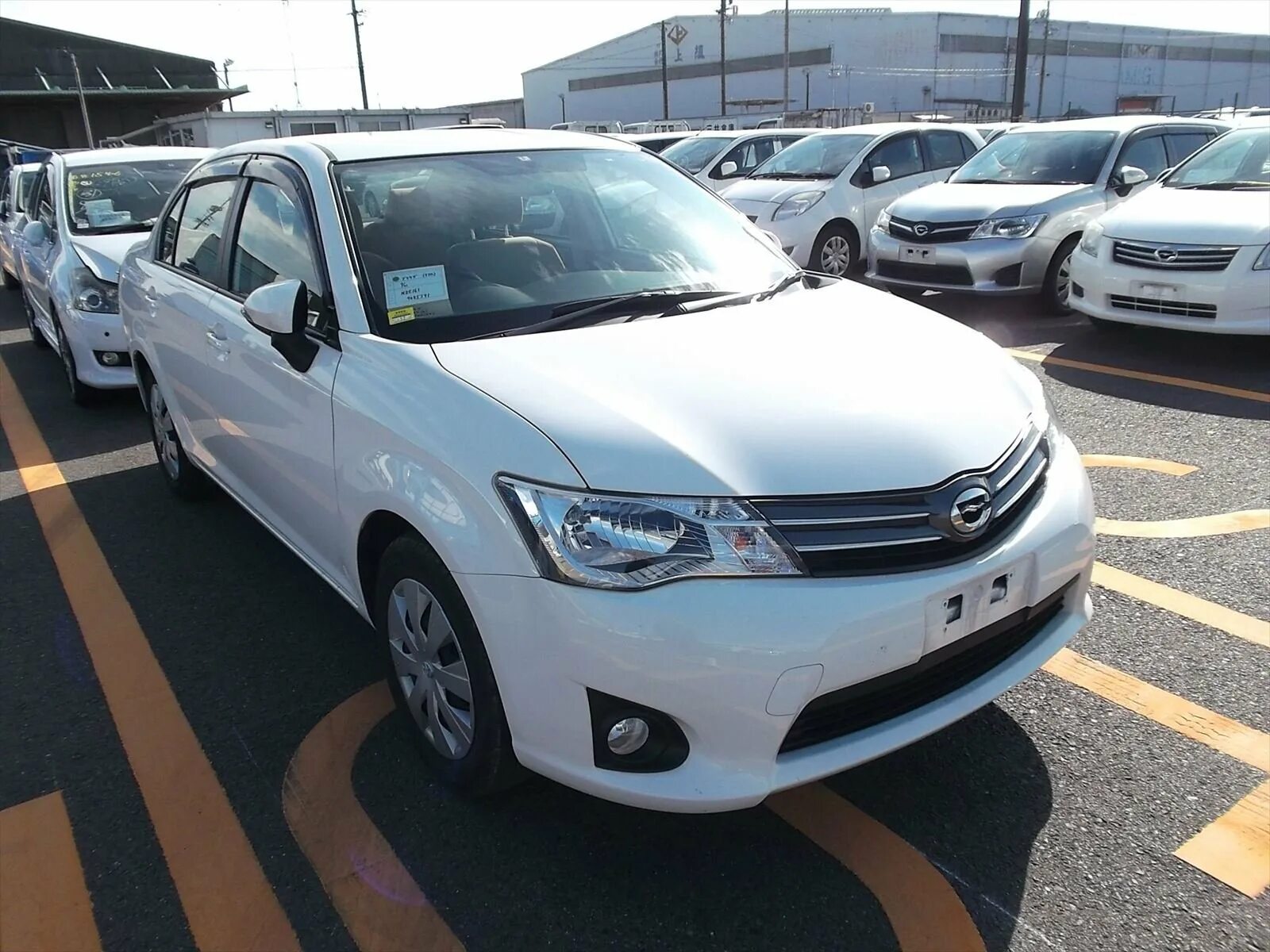 Продаже тойота аксио. Toyota Corolla Axio 2014. Toyota Axio 2014. Toyota Corolla Axio 2013. Тойота Королла Аксио 2014.