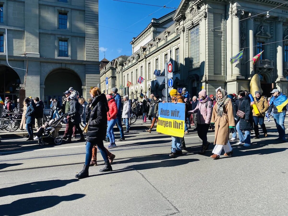 Люди на улице. Украина народ. Демонстрации на Украине в поддержку русских. Нации людей.