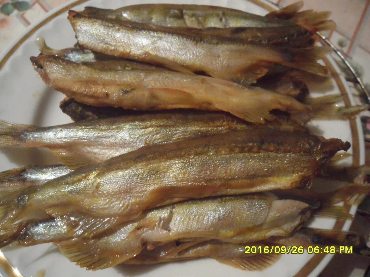 Мойва холодного копчения. Копченая мойва горячего копчения. 200г. Мойва атлантическая. Мойва фиш хаус холодного копчения.