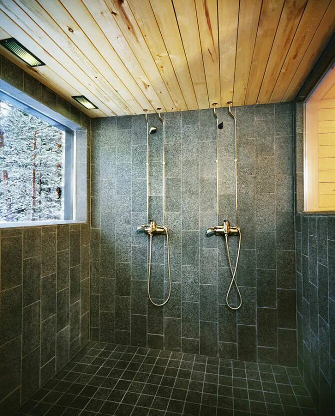 Теплые стены в душе. Моечная в бане. Душевая в бане. Душевая в деревянном доме. Душевая в деревянной бане.