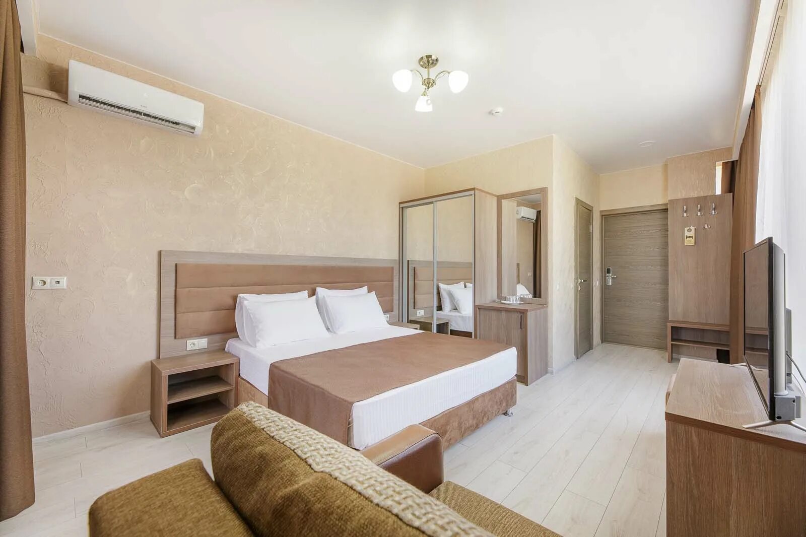 Viva viktoriya витязево. Витязево отель виктория. Вива виктория отель витязево парковка. Пляж гк дворянское гнездо витязево. Отель viva victoria витязево.