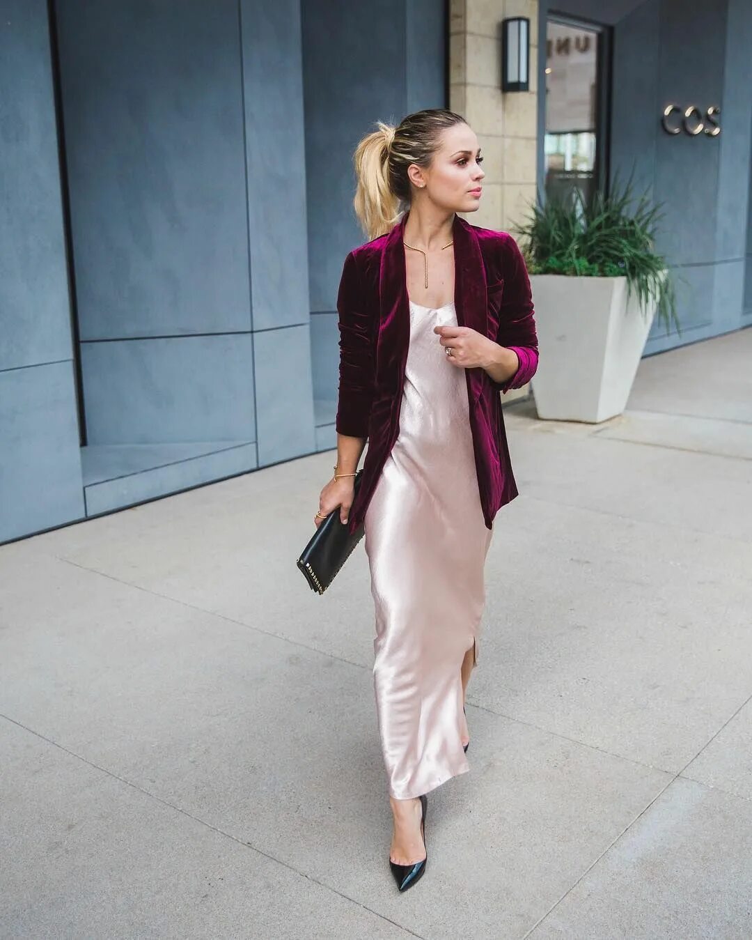 платье комбинация стрит стайл. платье комбинация стрит стайл 2020. платье и пиджак сочетание. биркенштоки стрит стайл. платье и пиджак сочетание.