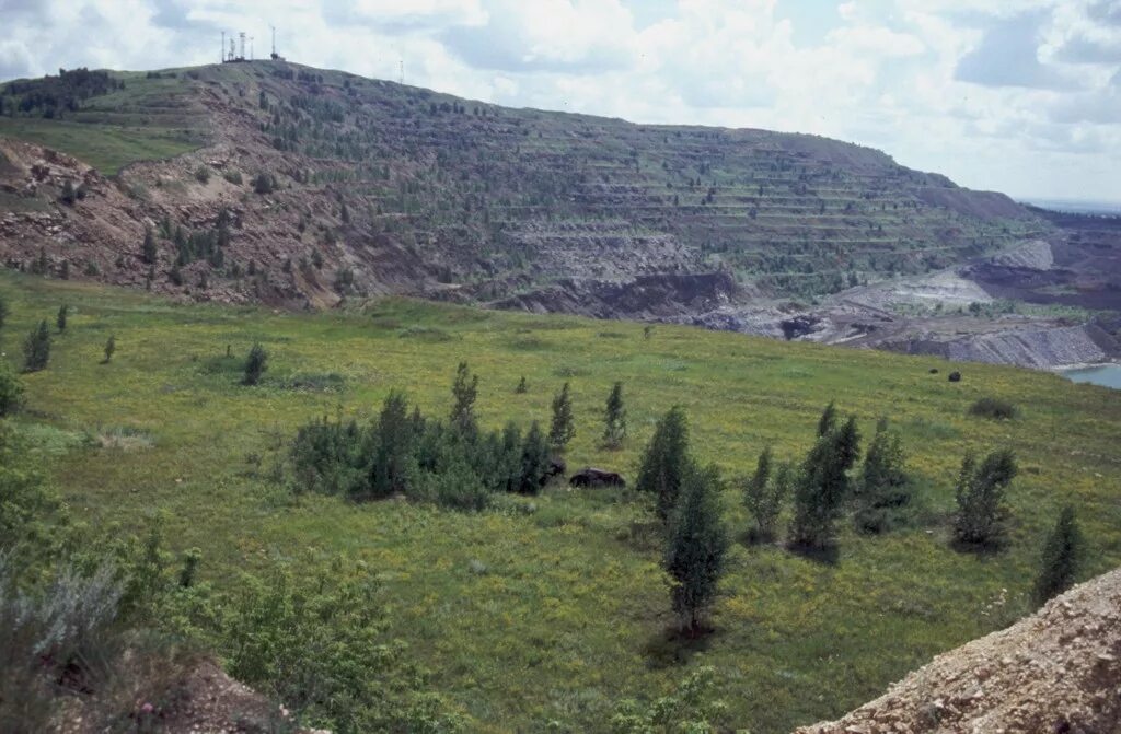 Гора магнитная магнитогорск. Гора магнитка в магнитогорске. Гора магнитка в магнитогорске. Гора магнитная магнитогорск 1929. Магнитная гора на урале.