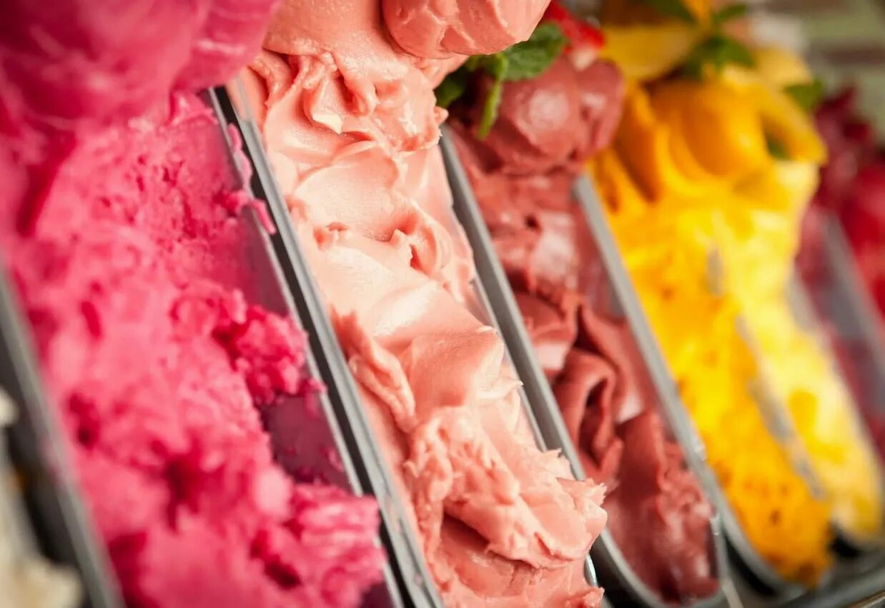 Gelato перевод. Итальянское мороженое gelato. джелато италия. джелато мороженое италия. мороженое джелатерия италия.