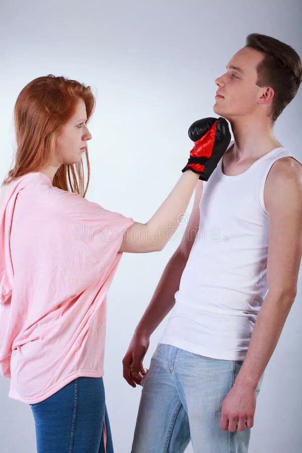 Крав мага. Почему девочки бьют. Почему девочки бьют. Почему мальчики бьют девочек в школе. Почему девочки бьют.