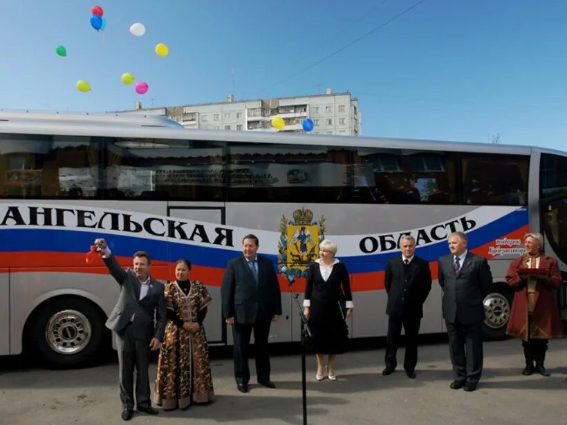 Северный автобус. Автобус северного хора. северный русский народный хор автобус. гастрольный автобус. автобус для гастролей.