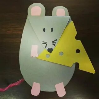 Сыр с мышкой из бумаги