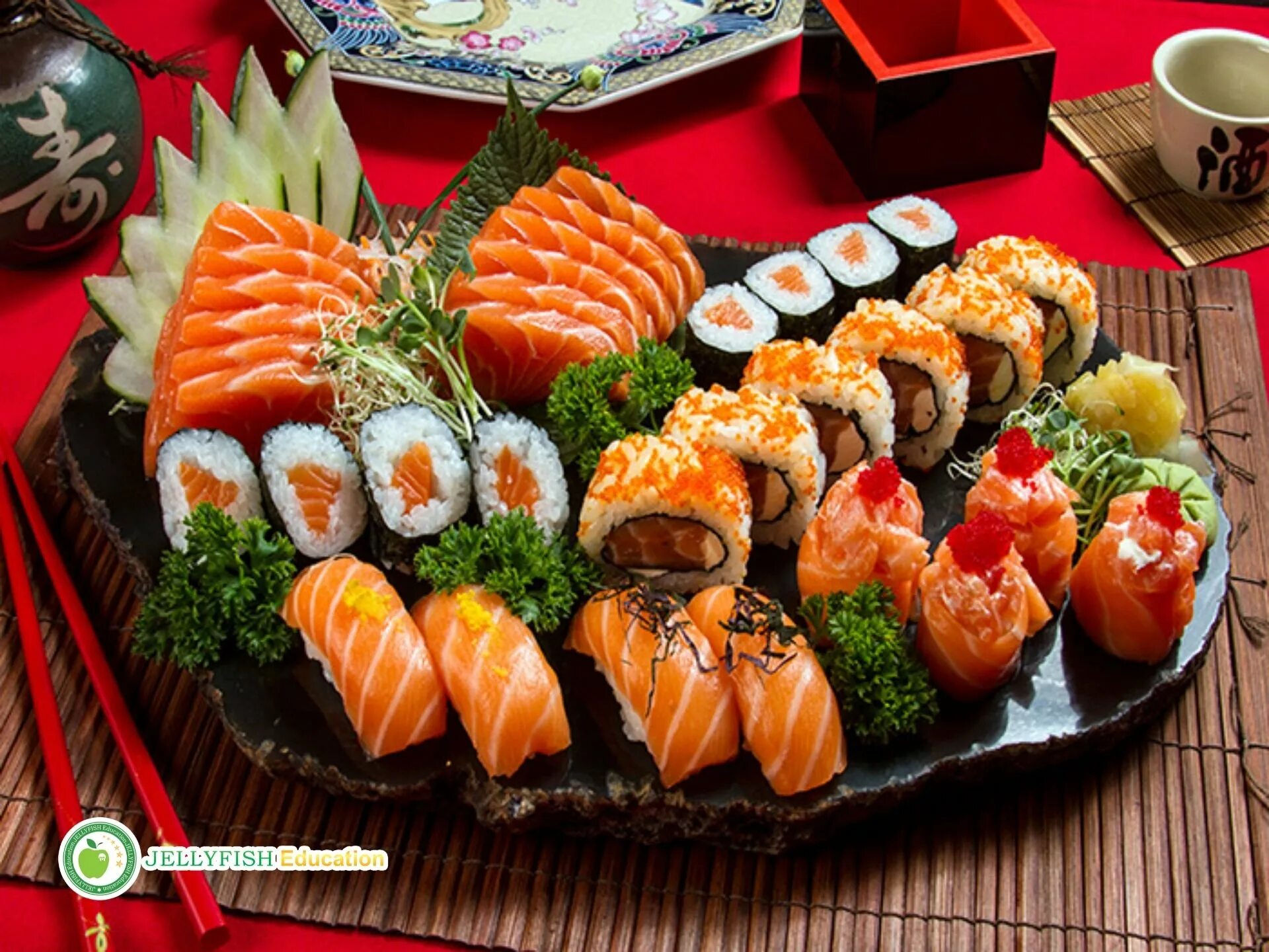 Красивые роллы. Суши и роллы. Роллы японская кухня. Японская еда. Японская кухня.