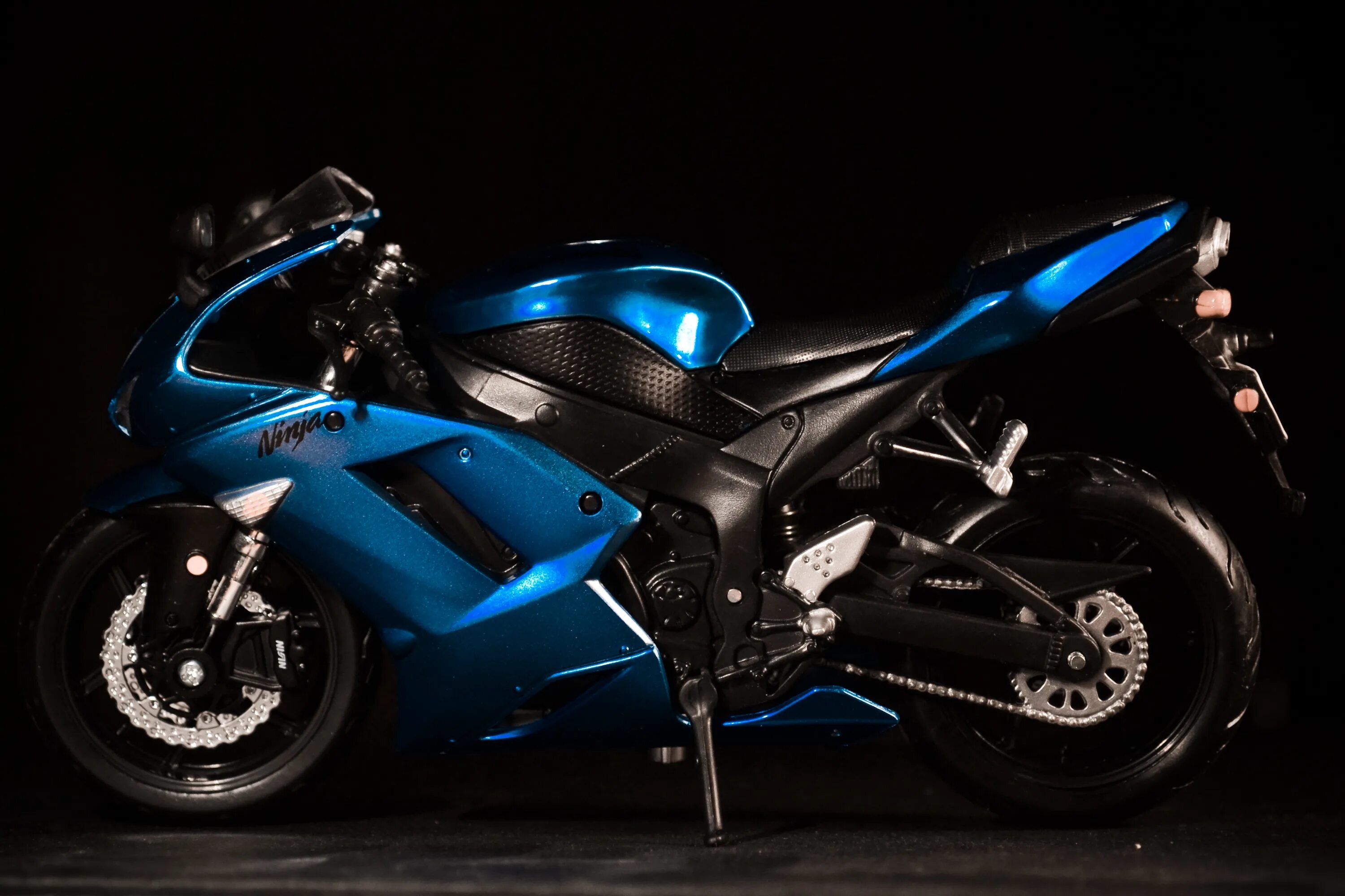 Байк кавасаки. Кавасаки ниндзя 250 синий. Кавасаки синий. Kawasaki zx10r 2007. Кавасаки синий.