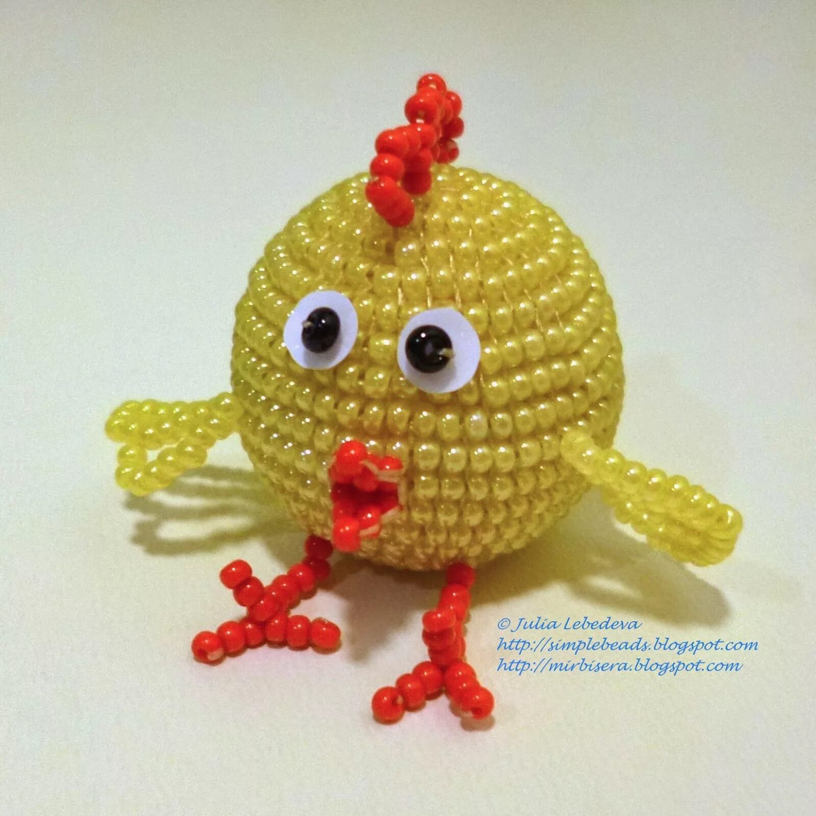 Цыпленок из бисера для начинающих. Круглый цыпленок из бисера. Цыпленок из бисера. Цыпленок из бисера. Пасхальные курочка параллельное плетение из бисера.