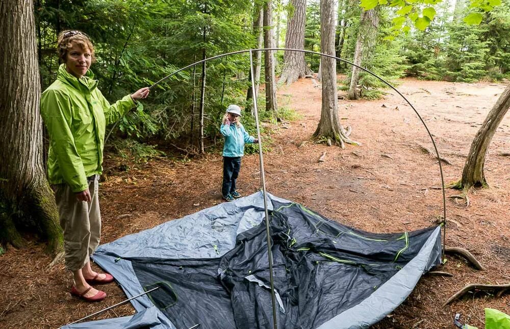 Сломанная палатка. Грязная палатка. Set up a Tent. Питч под палатку.