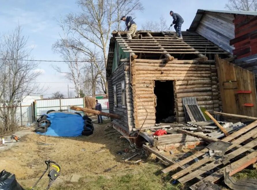 Демонтаж пристроек. Демонтаж пристроек. Демонтаж пристроек. Разборка бани. Пристройка к дому упала.