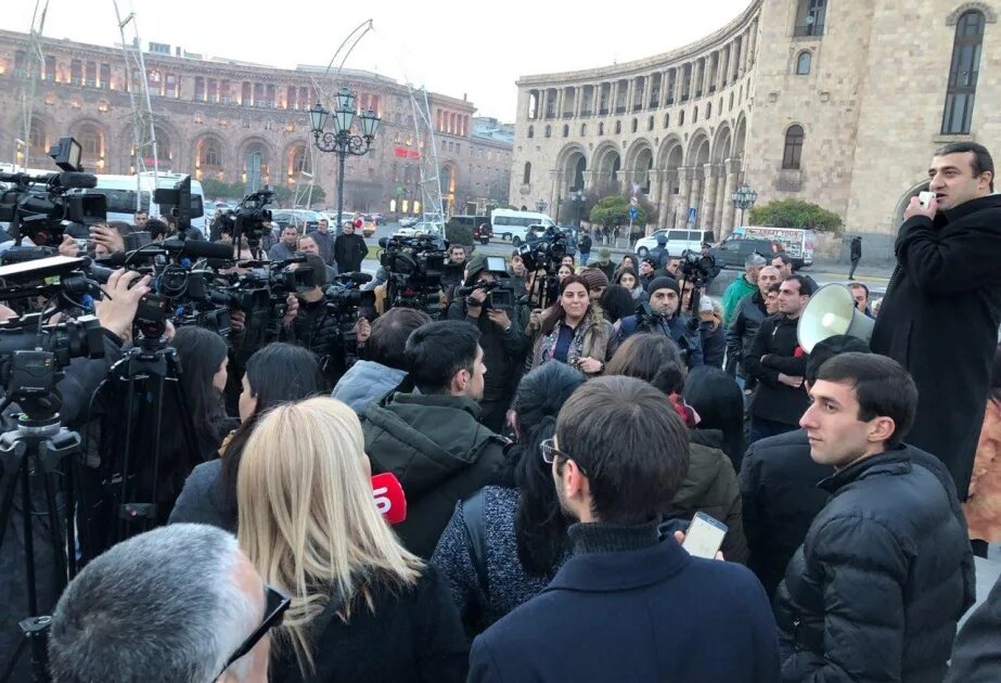 Жители еревана. Протесты Ереван Кочарян. Ереван улицы. Армяне в Ереване.