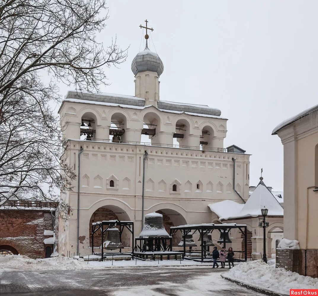 Звонница новгородского кремля. Звонница софийского собора новгородский детинец. Звонница софийского собора новгородский детинец. Звонница софийского собора великий новгород. Звонница софийского собора великий новгород.
