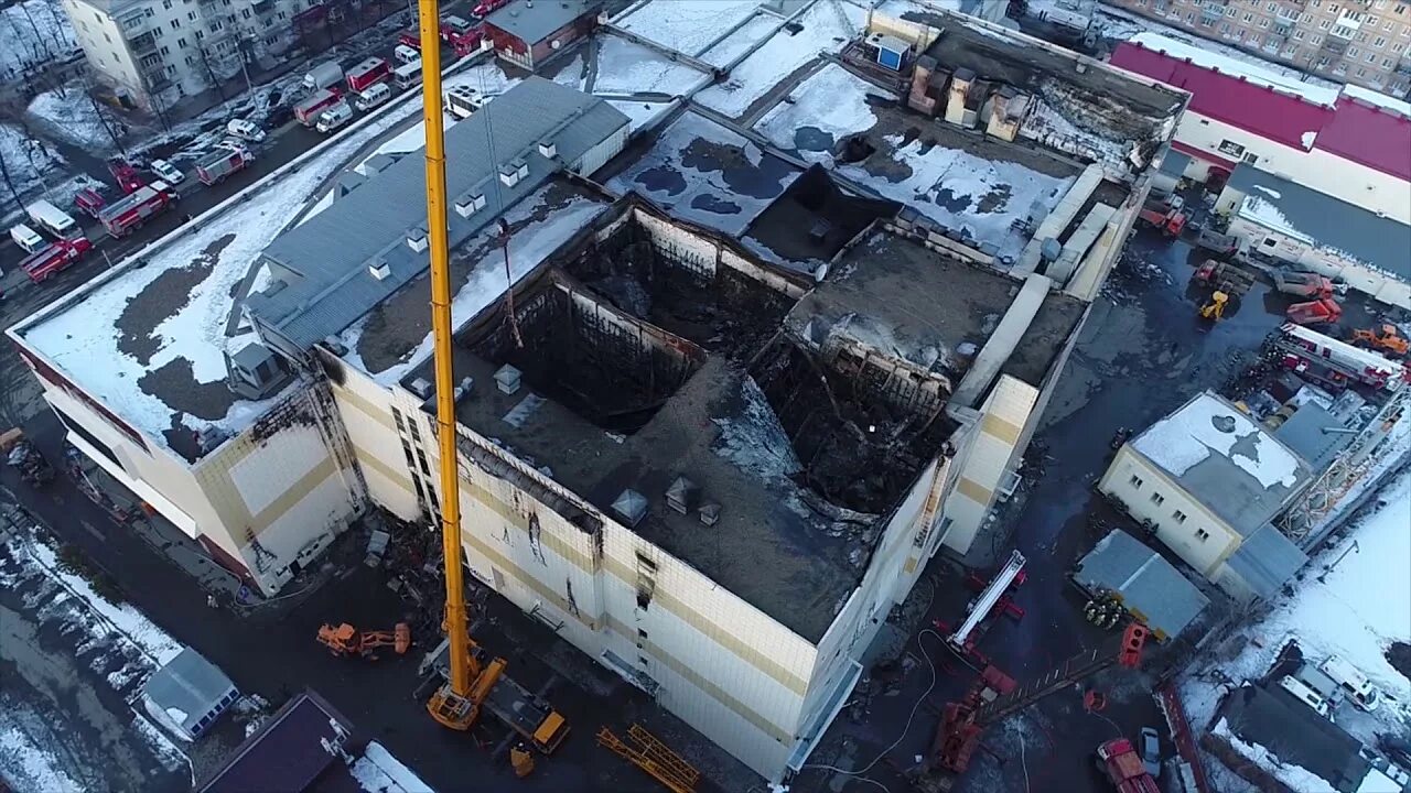 Какой пожар в кемерово. Пожар в Кемерово в ТЦ зимняя вишня. ТЦ вишня Кемерово пожар. Пожар в торговом центре «зимняя вишня». ТЦ зимняя вишня Кемерово.