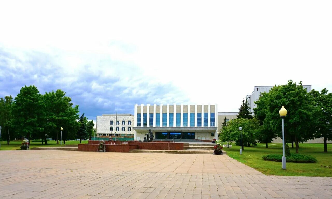 Областной дом культуры. Дом культуры г сунжа. Дк гук. Брест дворец культуры. Слоним красноармейская.