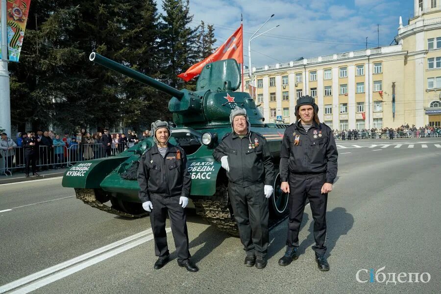 Канал победа кемерово. Парад Победы 2022 Кемерово. Парад Победы Кемерово танк. Парад Победы 2021 в Кемерово. Парад 9 мая Кемерово 2022.