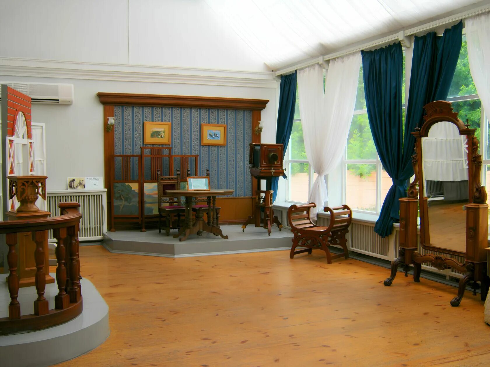 Ульяновский музей мелочная лавка. Дом музей ливчака ульяновск. Ульяновск работа музей. Ульяновск музей фотографии симбирская фотография. Ульяновский краеведческий музей.