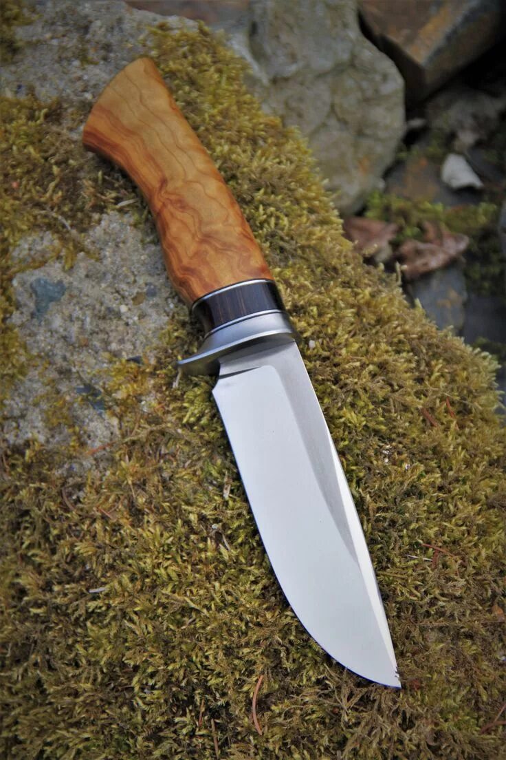 Лезвие охотничьего ножа. Нож бушкрафт х12мф Слав меч. Ножик охотничий. Нож охотник. Красивые формы ножей.