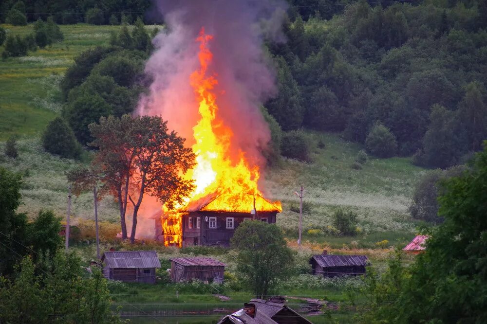 Погода п новгородское. Зарубино Любытинский район Новгородская область. Деревня Зарубино Новгородская область. Село Зарубино Новгородской области Любытинский район. Пожар Мошенское.