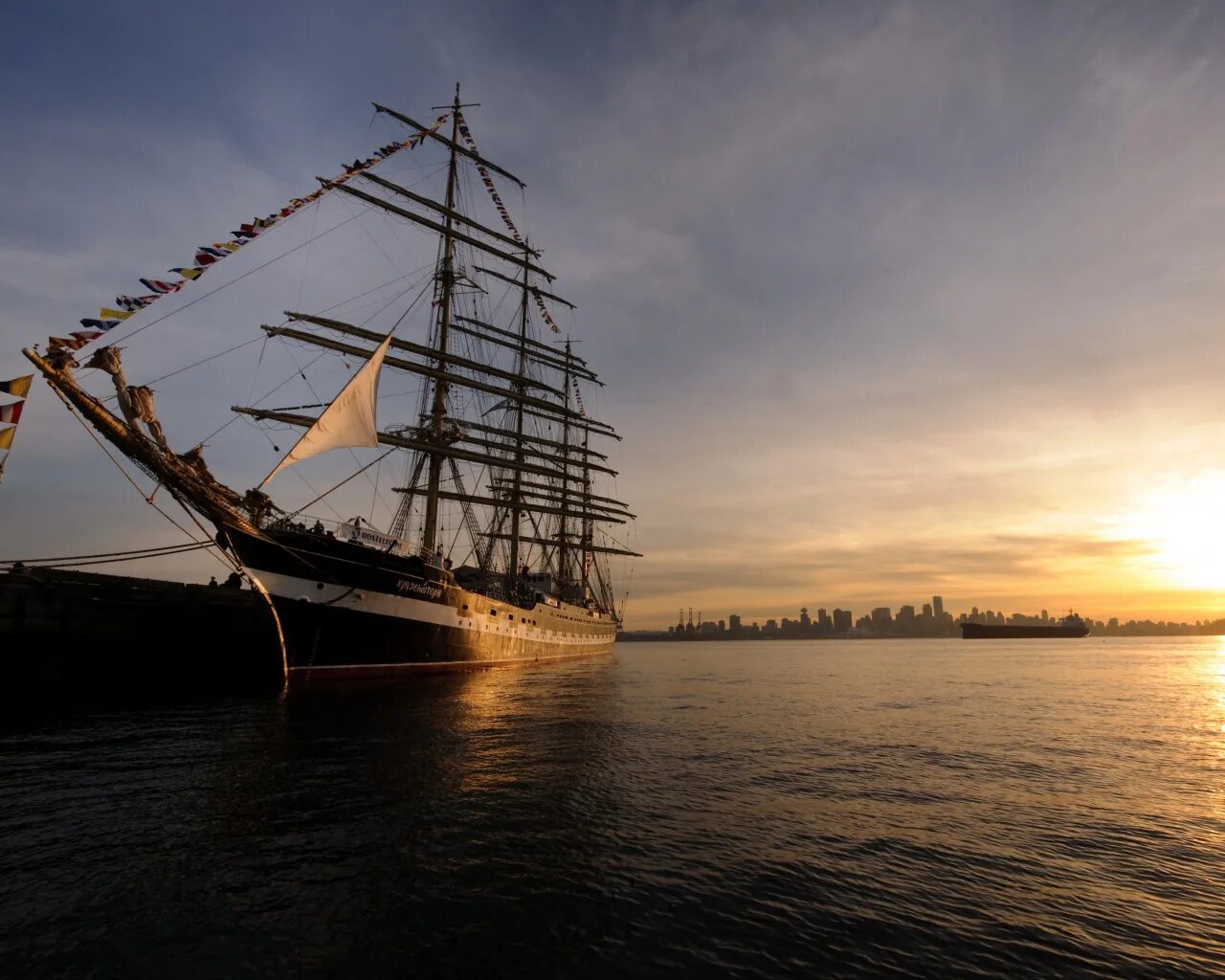 Танкер контейнеровоз. Каравелла фрегат шхуна. Tall ship gratia of gothenburg. Трехмачтовый барк. Let ships.