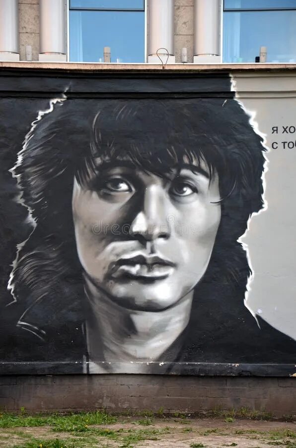 Цой жив в питере. Граффити цой спб.