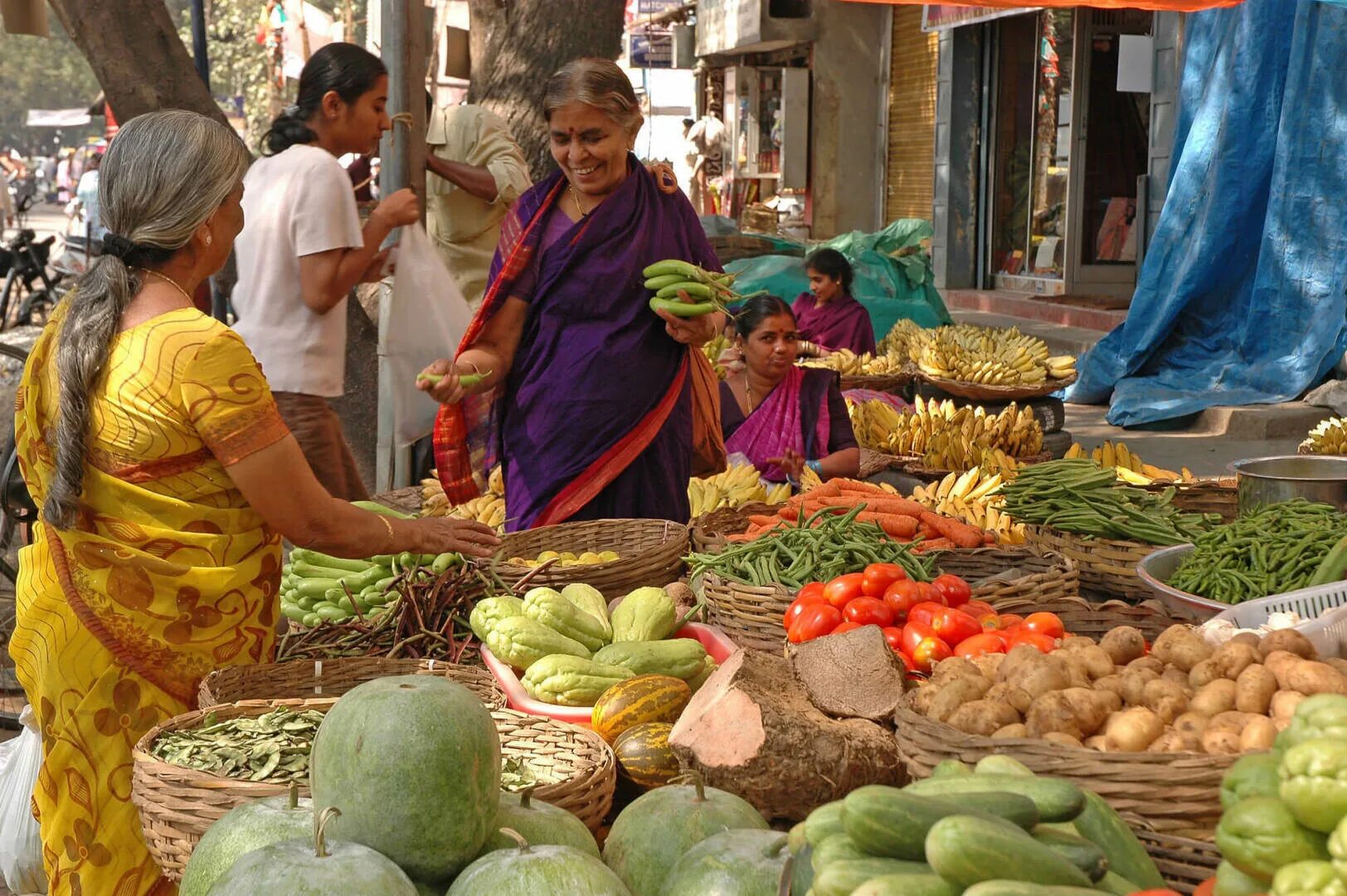 Индийские овощи. Индия рынок. Индийские фрукты. Овощи Индии.