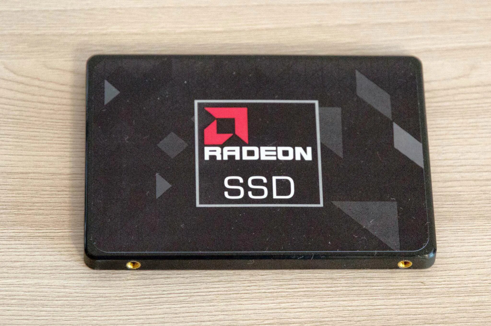 Ssd radeon r7. SSD AMD Radeon 480gb. SSD 480 AMD. 480 ГБ внутренний SSD диск AMD r5sl480g (r5sl480g). SSD Radeon r5 256gb.