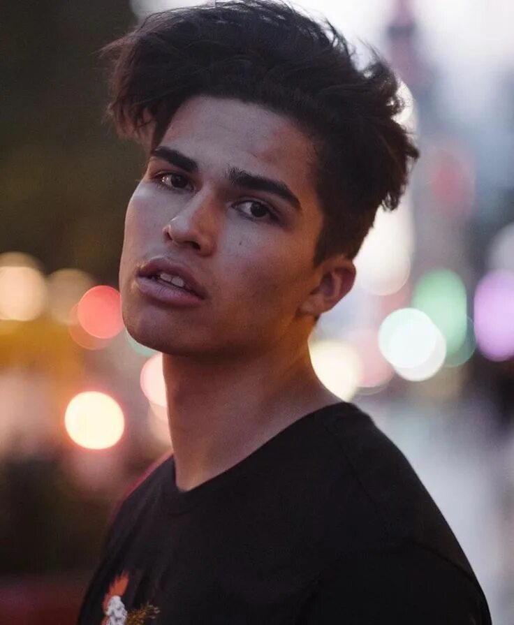 Алекс аионо. Alex Aiono. Аено. Alex Aiono биография.