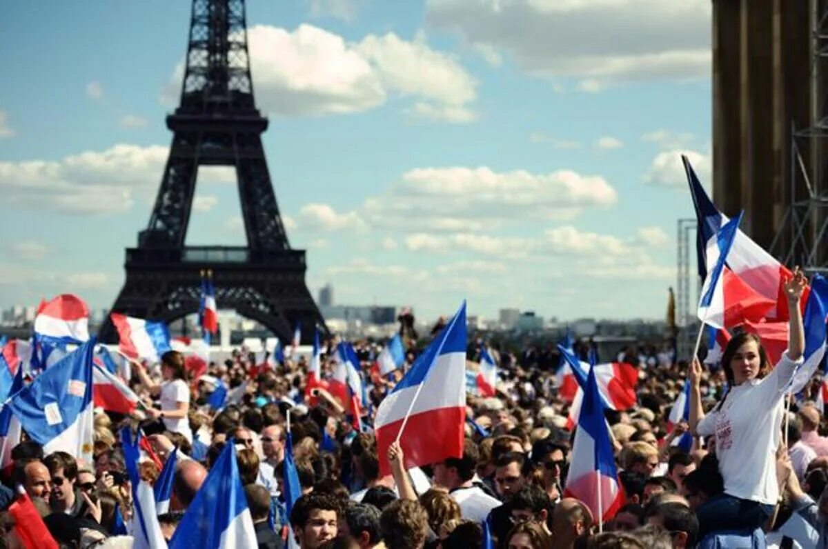 Франция изменилась. Народы Франции. Население Франции. Праздники во Франции. Французы население.